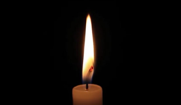 Палаюча свічка, кадр з відео: YouTube
