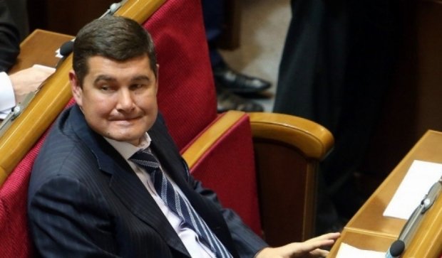 Влада дає Онищенко час втекти з країни