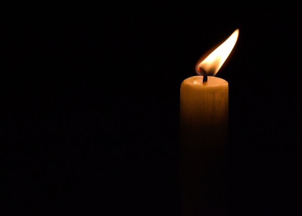 Траурная свеча, фото из свободных источников