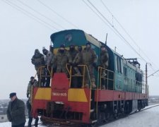 Локомотив и 57 вагонов арестовали после блокирования активистами