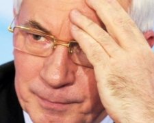 Суд знову залишив Азарова без пенсії