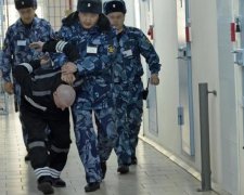Средневековые пытки российских заключенных попали на видео: кадры 18+