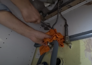 Трубы, сантехника, кадр из видео