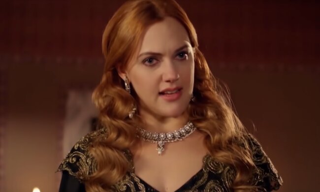 Мер'єм Узерлі в ролі Хюррем, скрін з відео