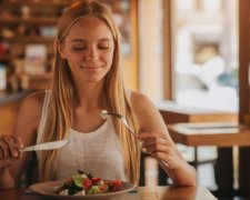 Сочность и свежесть: как приготовить вкуснейший салат из арбуза