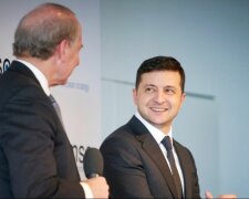Зеленский раздаст землю иностранцам, пенсии задержат, Пэрис Хилтон в Украине и жестокое издевательство школьников - главное за ночь