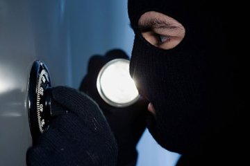 Зухвале пограбування: розбійники-хронометристи обчистили столичний магазин
