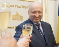 Пастор гуляет: Турчинов отметил 53 года и задекларировал 2 миллиона