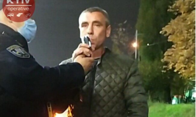 В Киеве "освобожденный" муж на радостях чуть не устроил ДТП: "Отправил жену в Турцию"