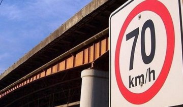 Українських водіїв змусять їздити за новими правилами
