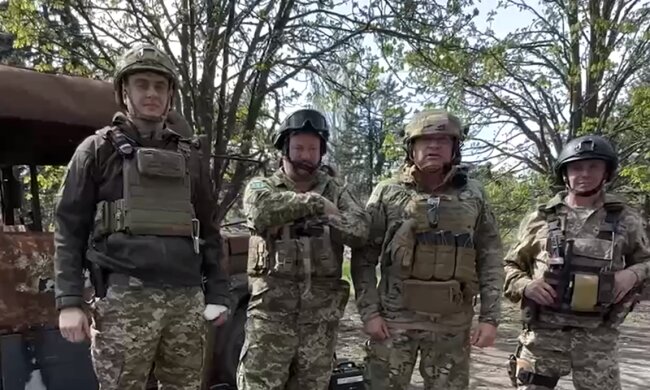 "Українська команда" передала дрони Mavic з приладами нічного бачення та системи Starlink на передову, – Палатний