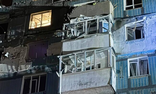 Наслідки удару БпЛА по багатоповерхівці у Дніпрі