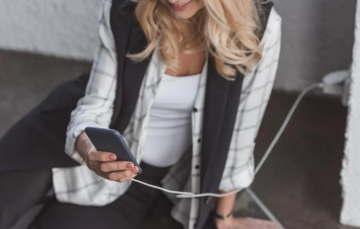 Смартфон на зарядке