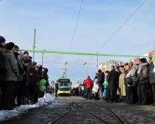Комунальний транспорт оголосив війну маршрутникам