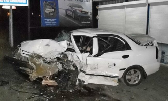 Смертельне ДТП під Києвом за участі BMW та Ланоса (фото)