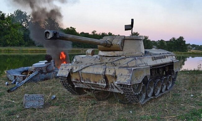 Українець зібрав танк з велосипедів (фото, відео)