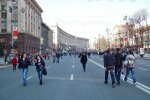 Сутичку двох "дикунів" на Хрещатику зафіксував Reuters - фото дня