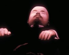 "Гуд бай, Ленін" скасовується: вождя залишать у мавзолеї