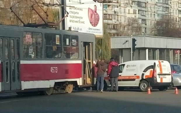 Пожилая киевлянка погибла под колесами трамвая