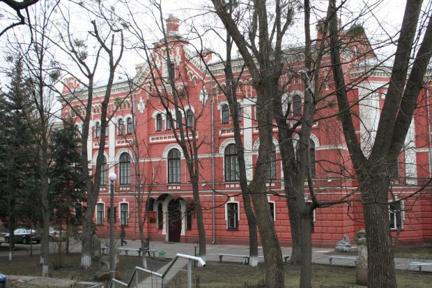 Националисты оккупировали киевский университет: студенты прятались в аудиториях