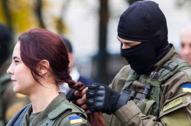 Соцсети взорвала песня украинской девушки-бойца ВСУ. ВИДЕО