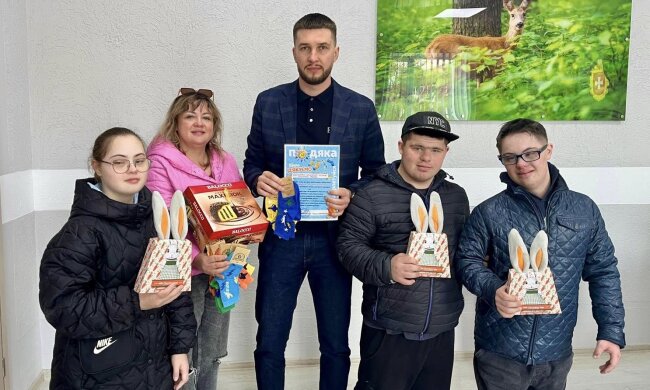 "Солнечные" гости в экоинспекции: как детские улыбки и разноцветные носки объединили житомирских экологов