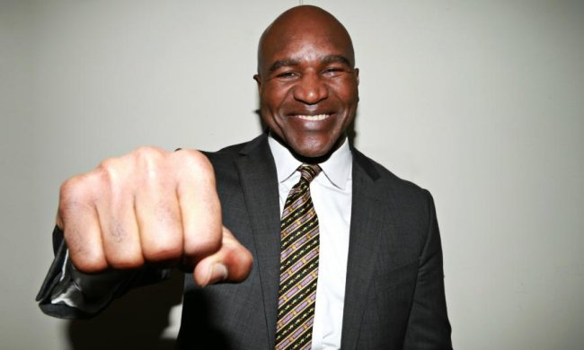 Холифилд возвращается в мир бокса