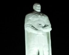 Место Ленина в Мариуполе занял Святослав Храбрый (фото)