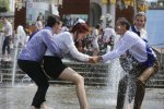 Як київські школярі відзначають Останній дзвоник: купа алкоголю, небезпечні розваги і кохання у всіх на очах