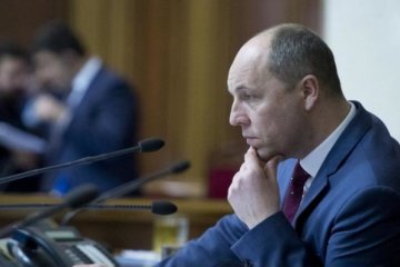 Парубий не отпускает депутатов на отдых, и вот почему