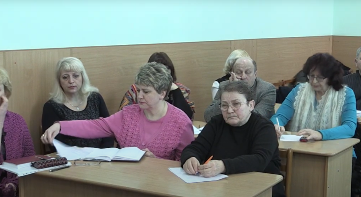 Вчителі на педраді Фото: youtube