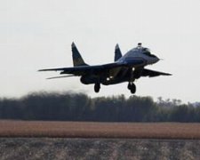 Льотчики потренувались сідати на трасу Київ-Одеса (фото)