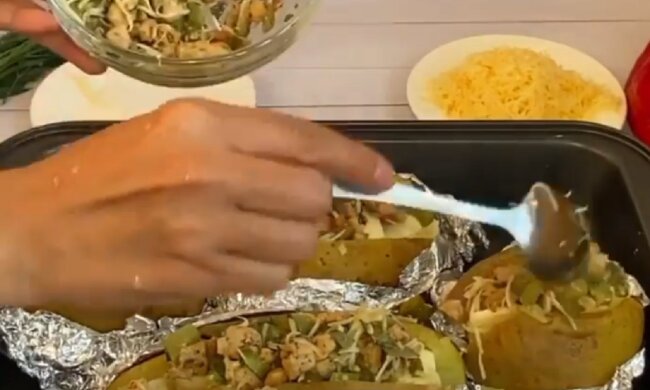 Фаршированная "крошка-картошка" удивит всю семью: простой рецепт, который стоит попробовать