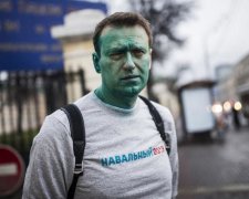 Навальний повернувся з Барселони з оком, обіцяє подробиці