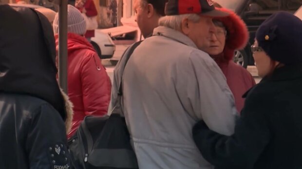 Пенсіонери, фото: скріншот з відео