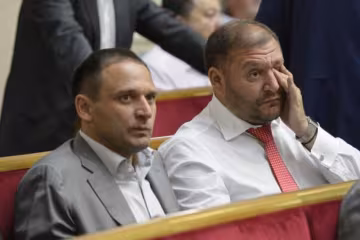 Янукович під прикриттям та схованка Азарова: Добкін-старший заговорив начистоту
