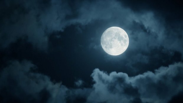 Уфологи в шоке: на Луне заметили неизвестных существ