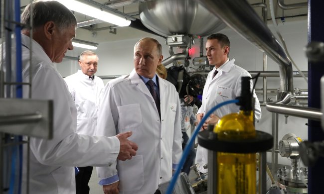 "Повезли відпрацьованих двійників Путіна": посеред ночі над Кремлем таємно кружляли військові гелікоптери