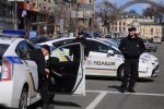 Б'є мам і дітей: у Києві панує дама в чорному, копи в шоці