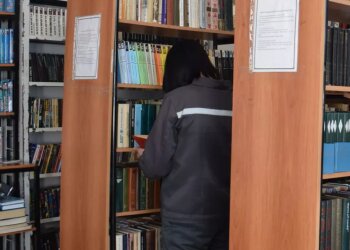 Чтение книг в тюрьме, скриншот: YouTube