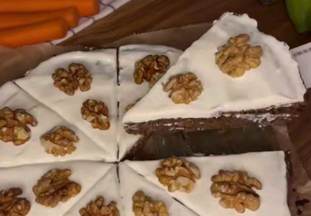 Морквяний пиріг, в який закохуєшся з першого шматка: затишок осені в кожній крихті, рецепт