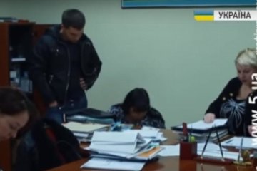На Одеському припортовому заводі провели обшуки (відео)