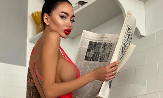 Украинская Кардашьян показала ангельскую полуголую натуру: "Мама рожала не ту"