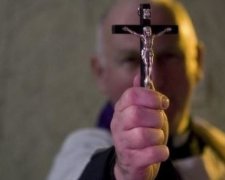 Одержимий бісами чоловік підірвав YouTube