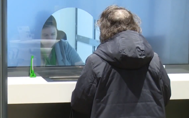 Курс неустойчив: стоит ли украинцам покупать или продавать валюту