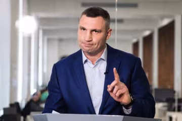 Кличко залишив киян без зарплат і перевів стрілки: "Нехай пояснюють людям"