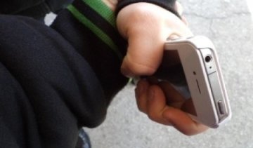 Вінницькі копи силоміць відібрали телефон у п'яного папараці