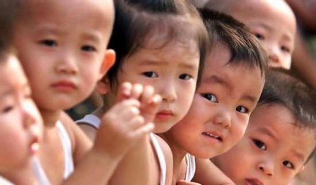 Китайцям дозволили народжувати більше однієї дитини