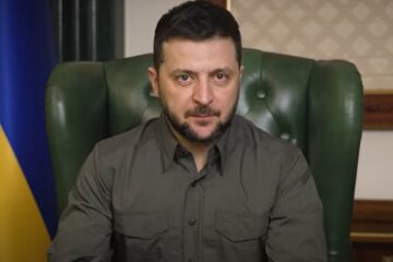 Зеленский заявил о десятках тысяч жертв в осажденном Мариуполе: "Показательно уничтоженный город"
