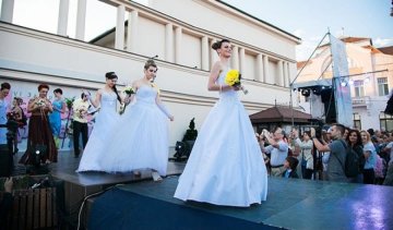 Ужгород заполонили наречені